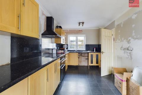 40 Higher Woodside, St Austell, PL25 5EH