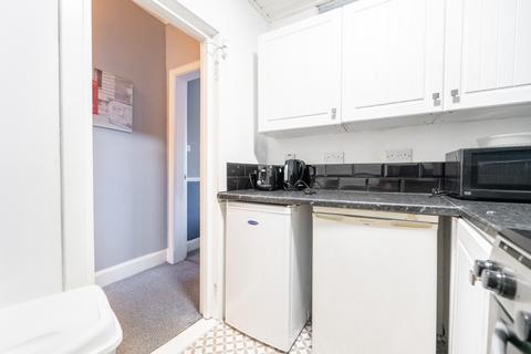 1 bedroom flat to rent, Newlands Road, Flat 3-3, Newlands, Glasgow, G44 4ET