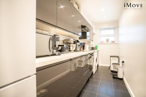 2 bedroom flat for sale, Discovery Court, London SE19
