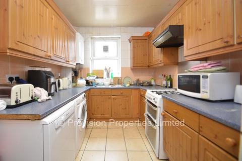 7 bedroom terraced house to rent, Brudenell Mount, Hyde Park LS6