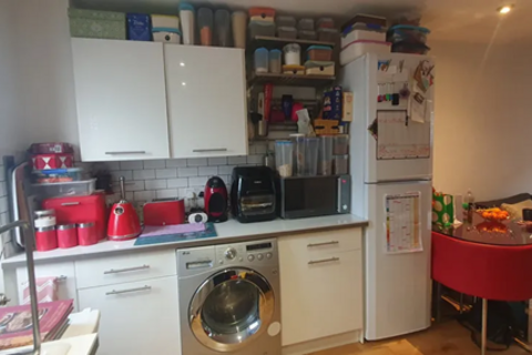 2 bedroom end of terrace house to rent, Hatfield Road, London E15