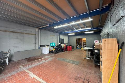 Warehouse to rent, Central Way, North Feltham Trading Estate, Feltham, TW14