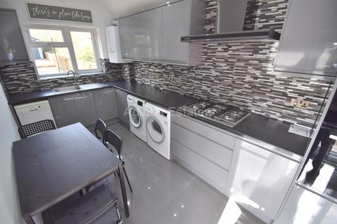 6 bedroom terraced house to rent, St Bartholomews Road, Reading