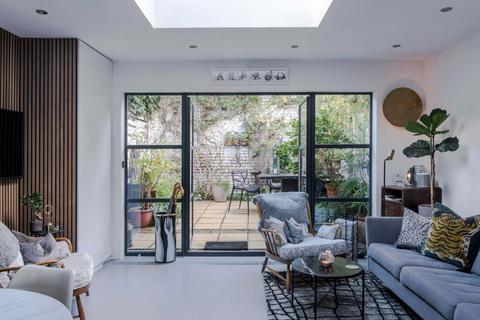 23 Dawson Street, London, E2 8JU