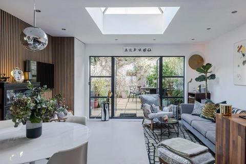23 Dawson Street, London, E2 8JU