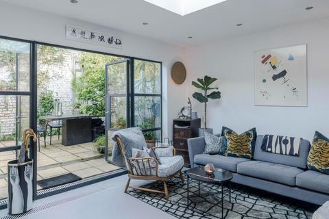 23 Dawson Street, London, E2 8JU