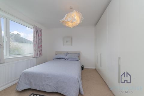 3 bedroom semi-detached house to rent, Brunswick Park Road, London N11