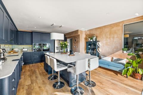 70 Marlpit Lane, Coulsdon, CR5 2HB