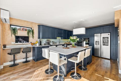 70 Marlpit Lane, Coulsdon, CR5 2HB