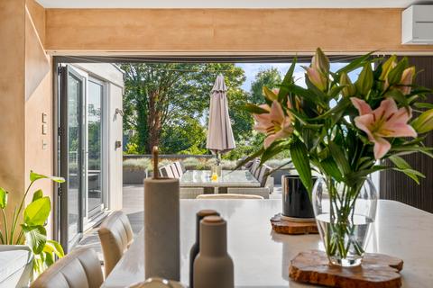 70 Marlpit Lane, Coulsdon, CR5 2HB