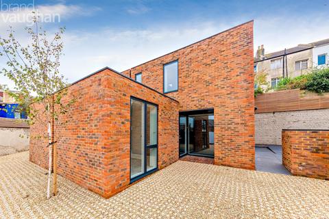 3 bedroom semi-detached house to rent, Brighton Mews, Cromwell Street, Brighton, East Sussex, BN2
