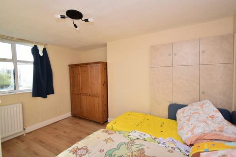 3 bedroom semi-detached house to rent, Pinner, HA5