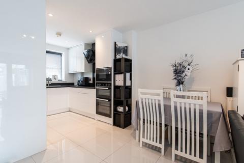 52 Lister Drive, Northfleet, Gravesend, DA11 8FF