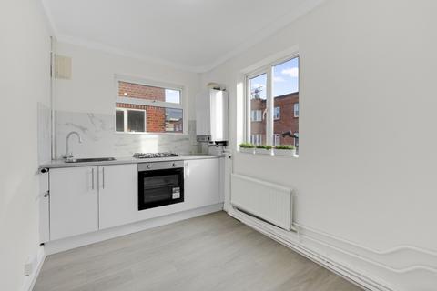 2 bedroom apartment for sale, Lea Bridge Road, London E10