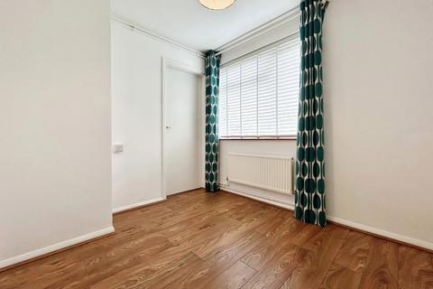 1 bedroom ground floor flat to rent, Greggs Wood Road Tunbridge Wells TN2
