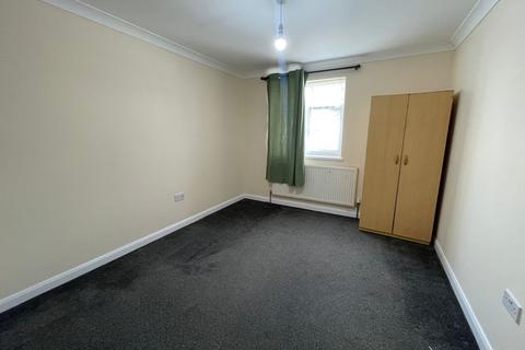 2 bedroom flat to rent, Barley Lane,  Ilford, IG3