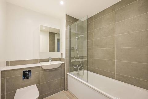 2 bedroom flat to rent, Nautilus Apartments, Canning Town, London, E16