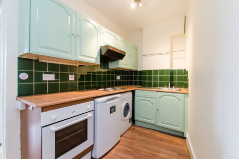 4 bedroom flat to rent, Garratt Lane, London SW17
