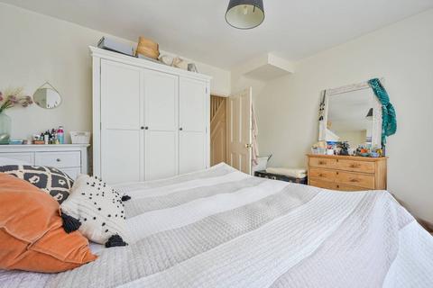 37 Agraria Road, Guildford, GU2 4LF
