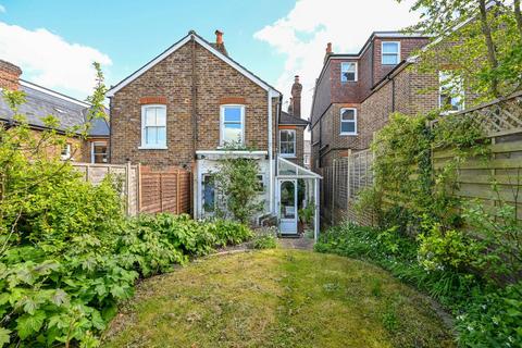 37 Agraria Road, Guildford, GU2 4LF