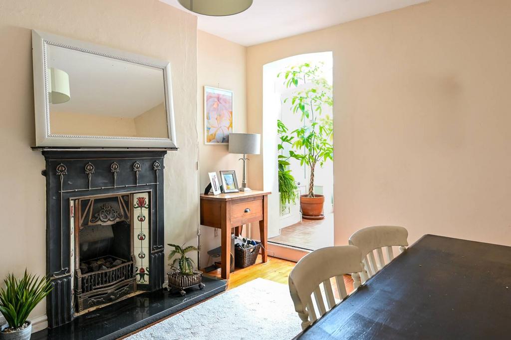 Agraria Road, Guildford, GU2 4 bed semidetached house for sale £775,000