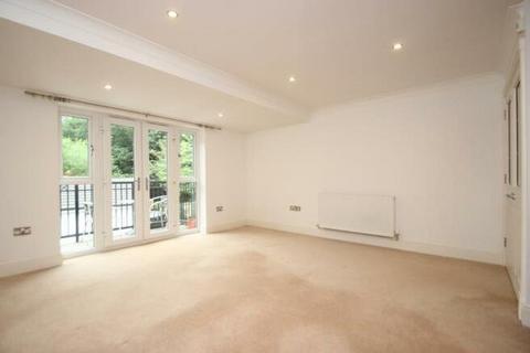 2 bedroom flat for sale, Leeds, Shadwell Lane, Ellies Court, LS17