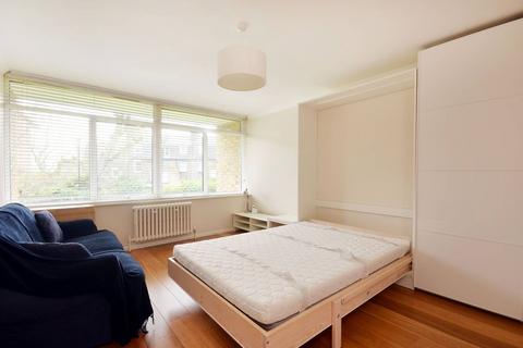 Studio to rent, Churchill Gardens, Pimlico, London, SW1V