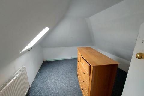 3 bedroom flat to rent, Goresbrook Road, Dagenham