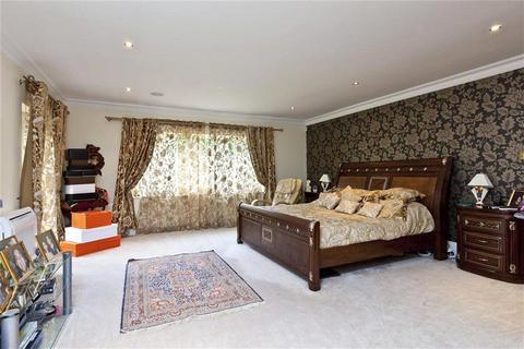 7 bedroom detached house to rent, Kings Warren, Crown Estate, Oxshott, Surrey, KT22