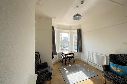 2 bedroom flat to rent, St Andrews Road, Exmouth EX8
