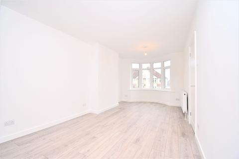 3 bedroom flat to rent, Holmsdale Grove Bexleyheath DA7
