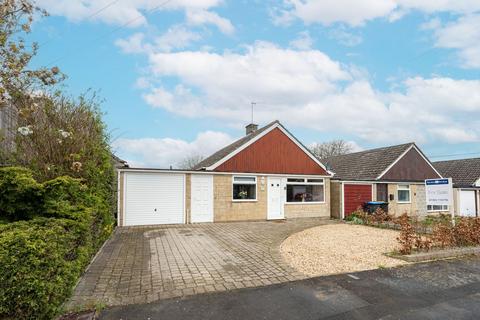 2 bedroom detached bungalow for sale, Perrott Close, North Leigh, OX29