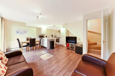 2 bedroom flat to rent, Tamarind Yard, London, E1W