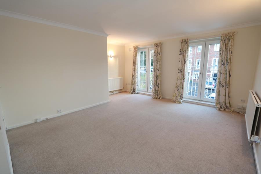 Selsdon Close, Surbiton KT6 4 bed townhouse to rent £3,000 pcm (£692 pw)