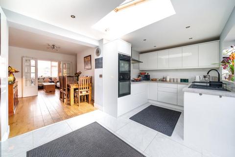 21 Ashcroft Road, Chessington, KT9 1RR