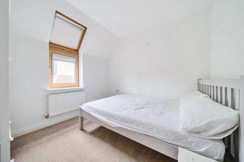 1 Carriage Crescent, Witney, OX28 4DR