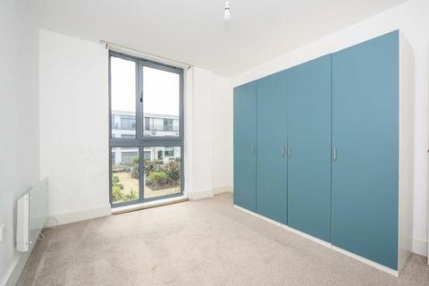 2 bedroom flat for sale, Chertsey, Chertsey, Surrey, KT16 9GY