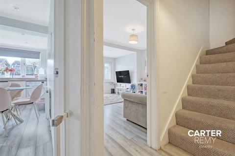 8 Brookmans Avenue, Grays, RM16 2LN