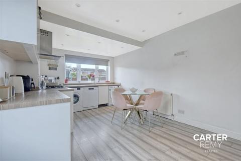 8 Brookmans Avenue, Grays, RM16 2LN