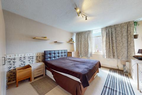 4 bedroom ground floor flat to rent, Coburg Crescent