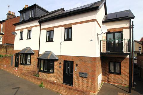 High Wycombe - 2 bedroom flat for sale