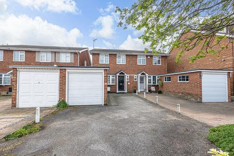 5 Ash Road, Benfleet, SS7 2BA