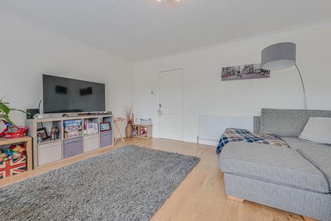 5 Ash Road, Benfleet, SS7 2BA