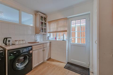 5 Ash Road, Benfleet, SS7 2BA