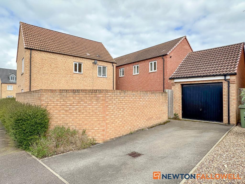 Lavender Way, Newark NG24 3 bed detached house for sale £220,000