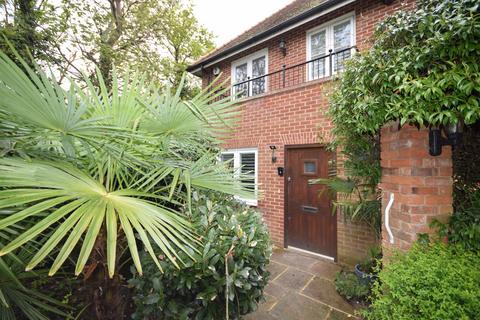 2 bedroom end of terrace house to rent, Newton Park Place Chislehurst BR7