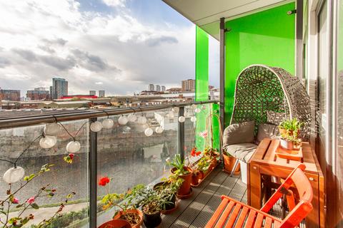 3 bedroom flat for sale, Yeoman Court, E14