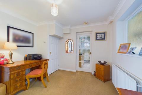 4 bedroom detached house for sale, Lapwing Close, Horsham RH13