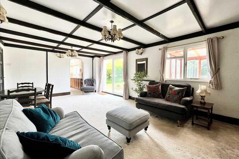 3 bedroom chalet for sale, Leigh on Sea SS9