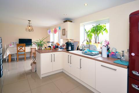 28 Centenary Way, Raunds, Wellingborough, NN9 6UL